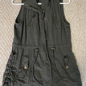 Army green women’s utility vest